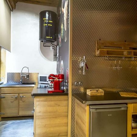 Small Factory Apartment Lyon Bagian luar foto